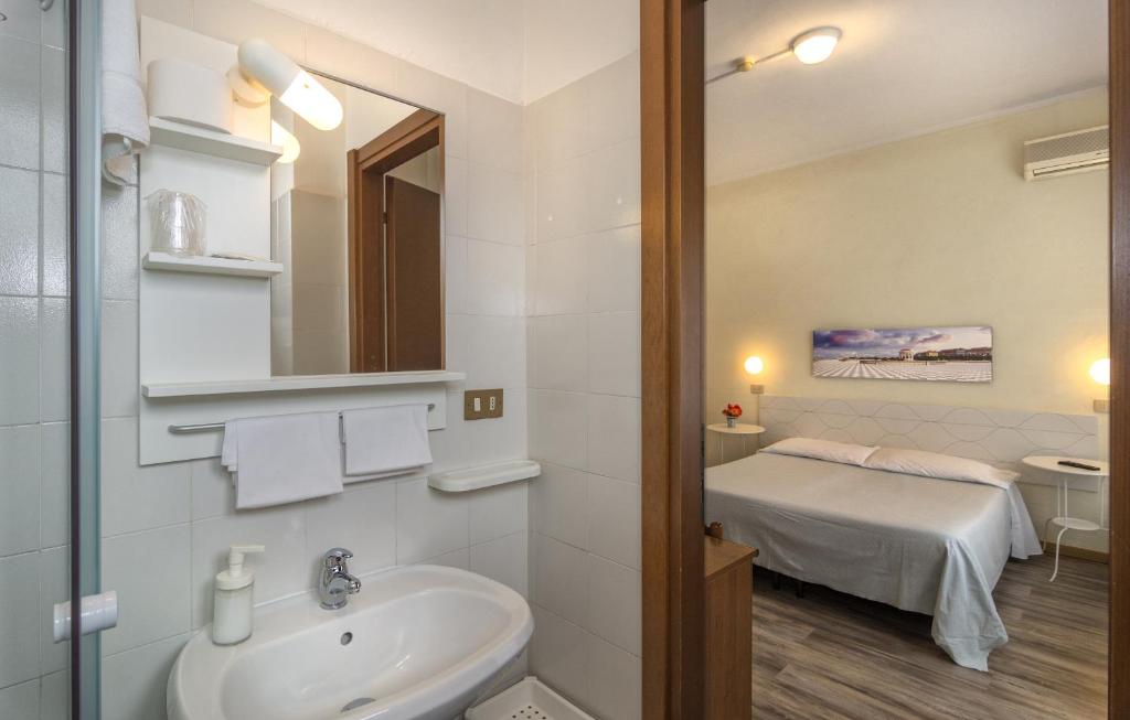 Uma cama ou camas num quarto em Hotel Cecile