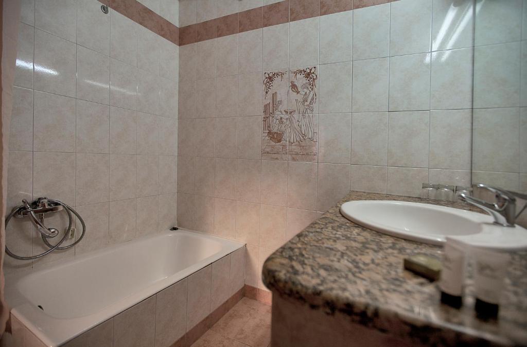 Koupelna v ubytování Epidavria Hotel