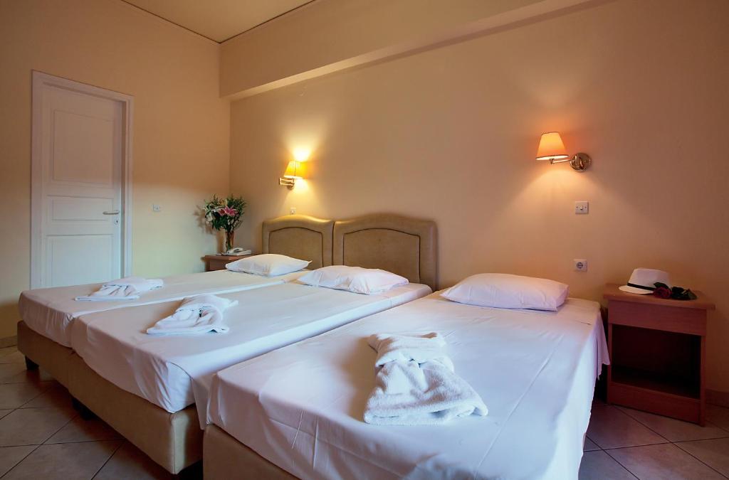 Beach Epidavria Hotel - Dreibettzimmer