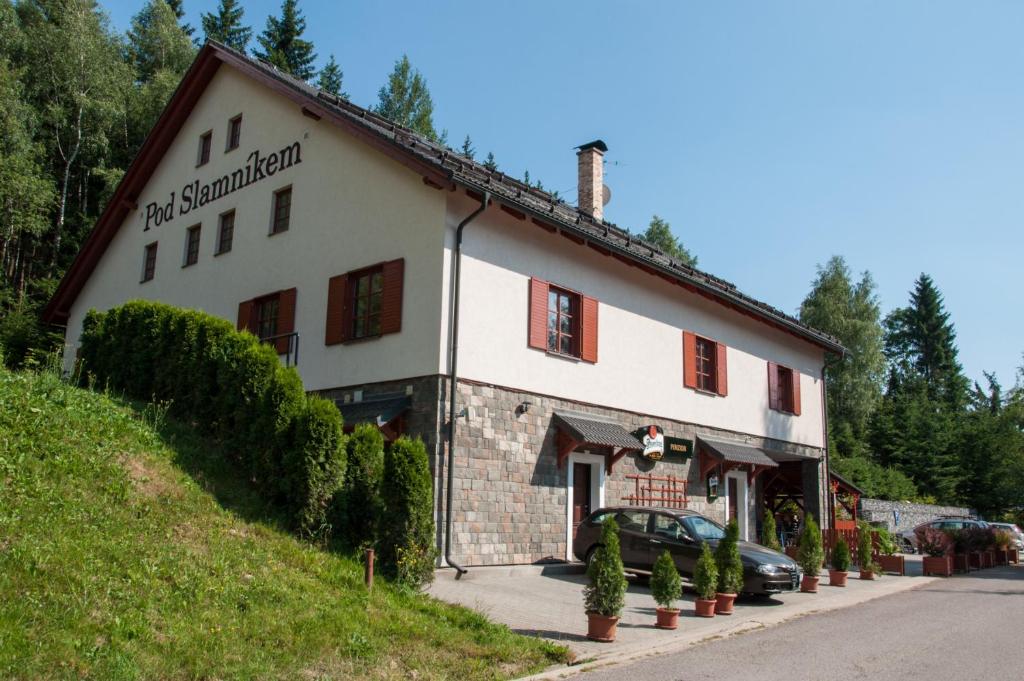 a building with a car parked in front of it at Pod Slamníkem in Dolní Morava