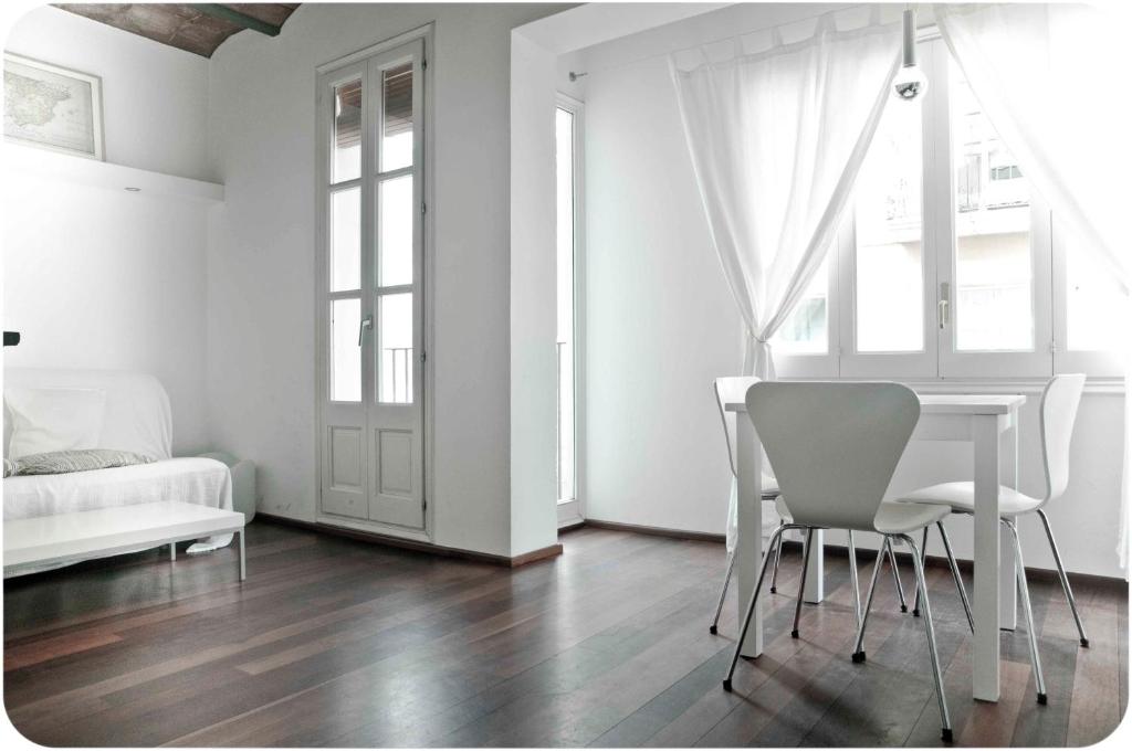 Barceloneta Suites Apartments Market - 16