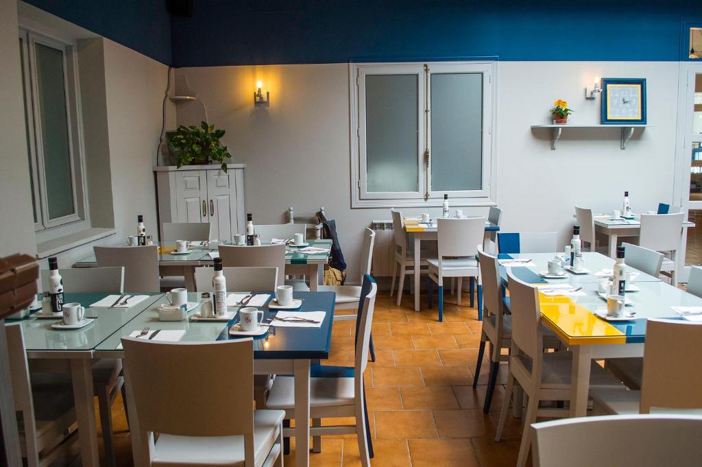 A restaurant or other place to eat at Hospedium Hotel Maestrazgo de Calatrava