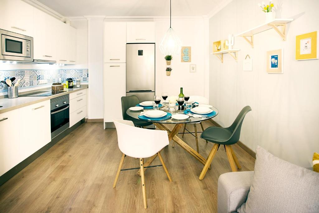 Kuchyňa alebo kuchynka v ubytovaní HI Suite Málaga Centro