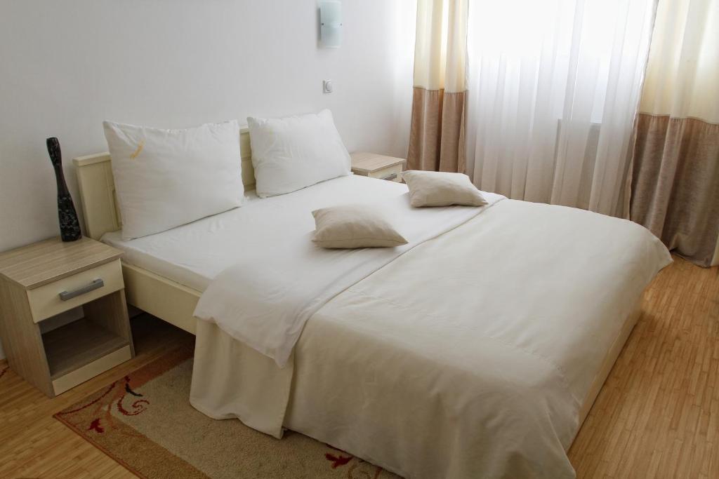 Letto o letti in una camera di Garni Hotel Hamburg