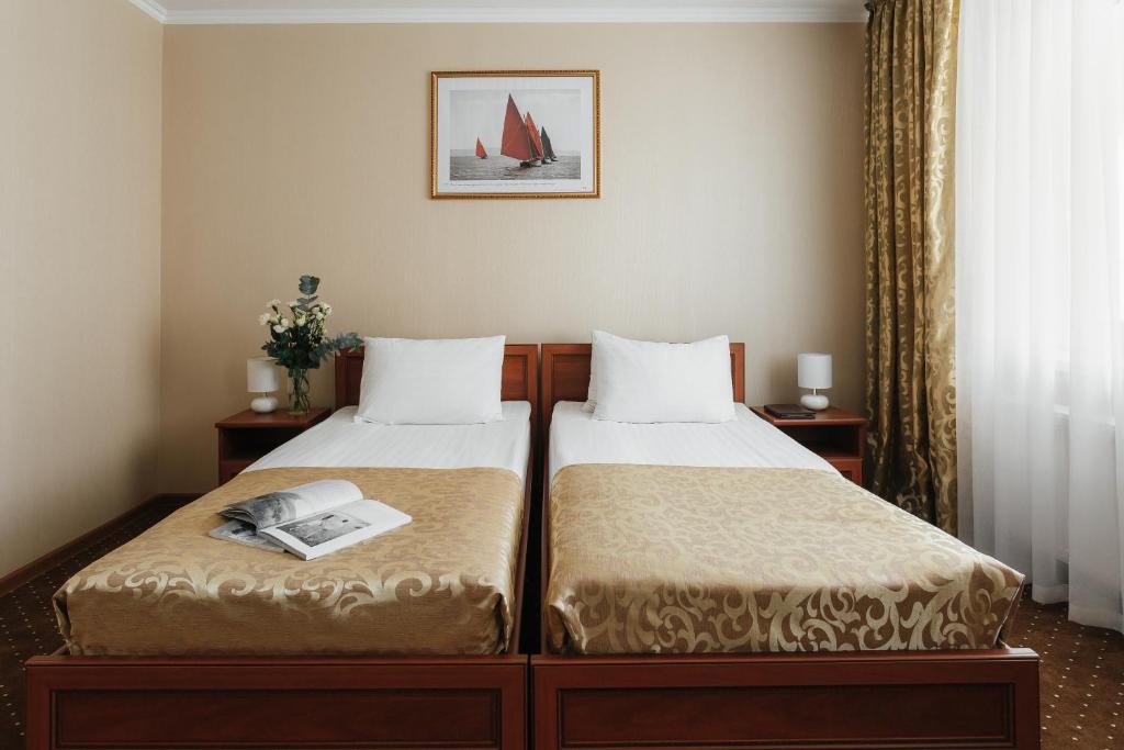 
A bed or beds in a room at Vele Rosse Hotel, business & leisure
