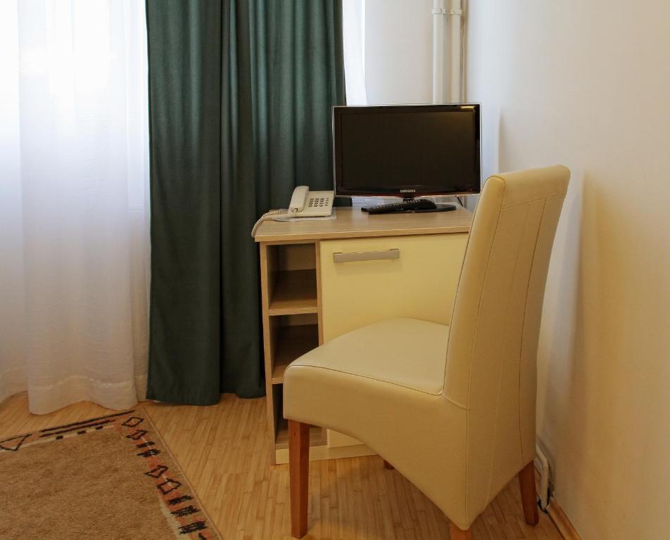 TV o dispositivi per l'intrattenimento presso Garni Hotel Hamburg