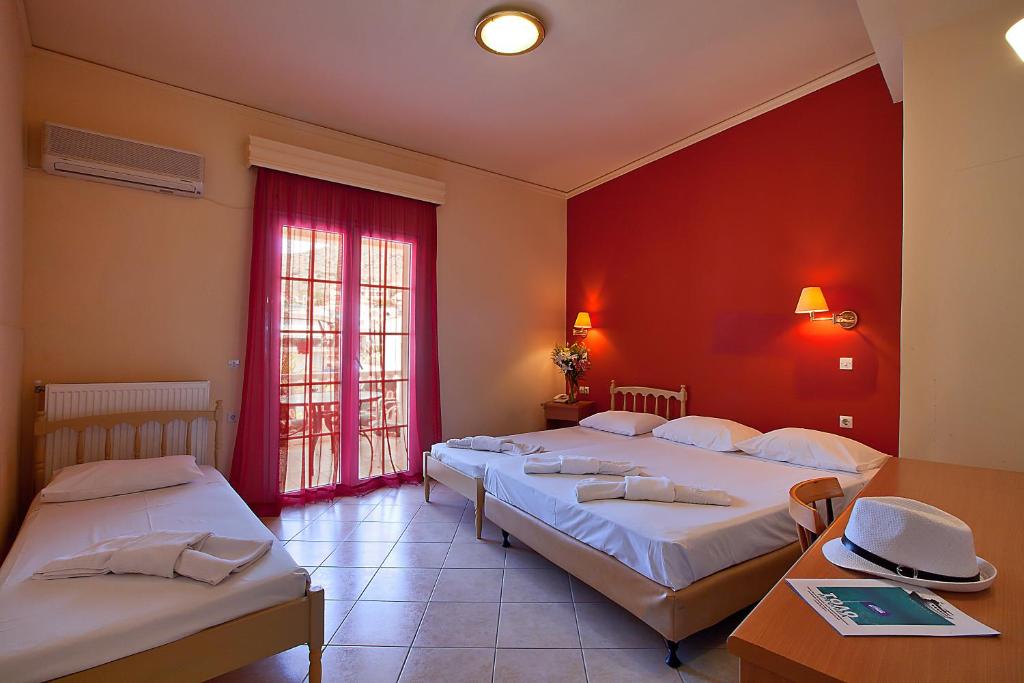 Postel nebo postele na pokoji v ubytování Epidavria Hotel