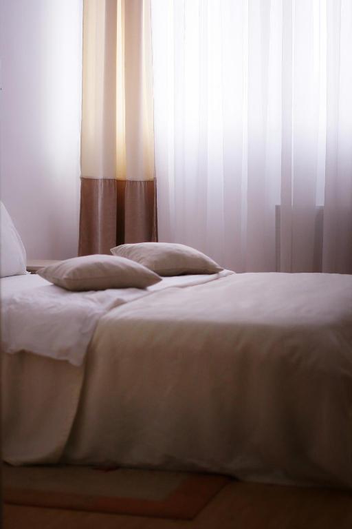 Letto o letti in una camera di Garni Hotel Hamburg