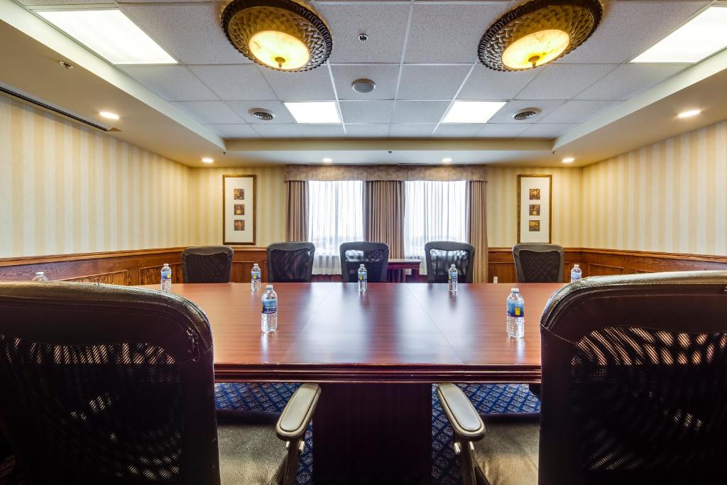 Konferenční prostory v ubytování Monte Carlo Inn Airport Suites