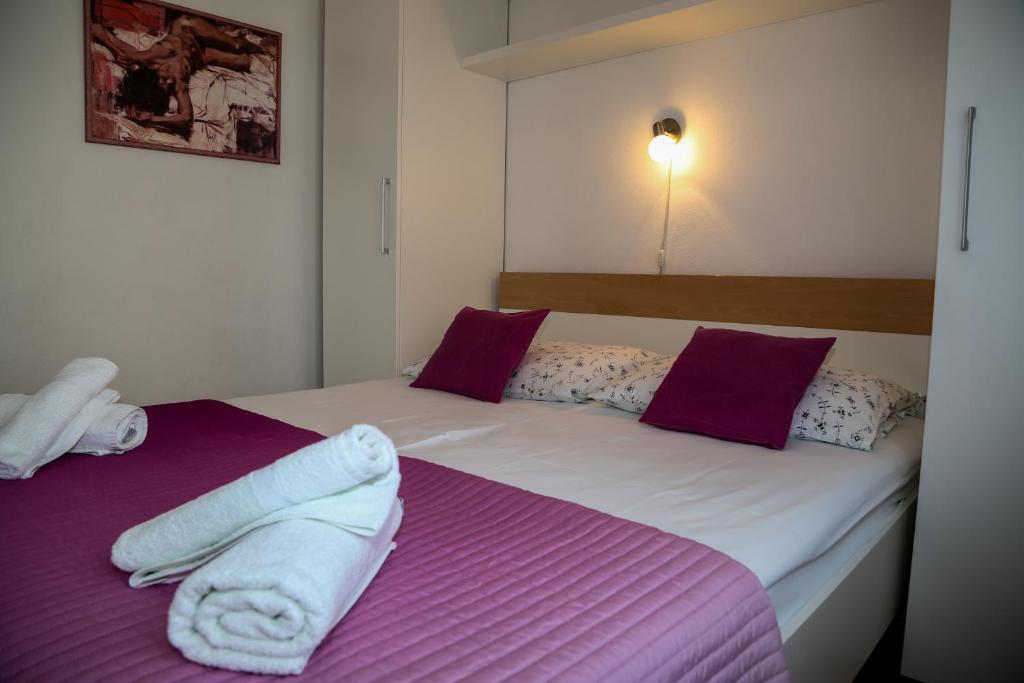 Postel nebo postele na pokoji v ubytování Apartments Viskovic Margita