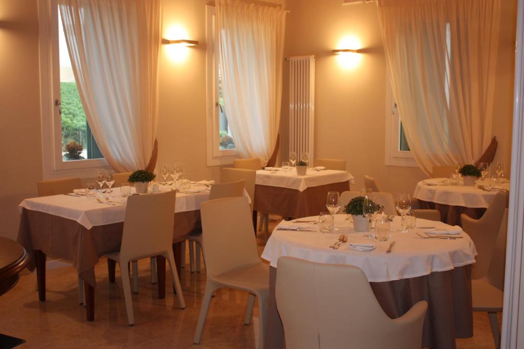 Restaurace v ubytování Locanda ai Capitelli snc di fiumicetti andrea