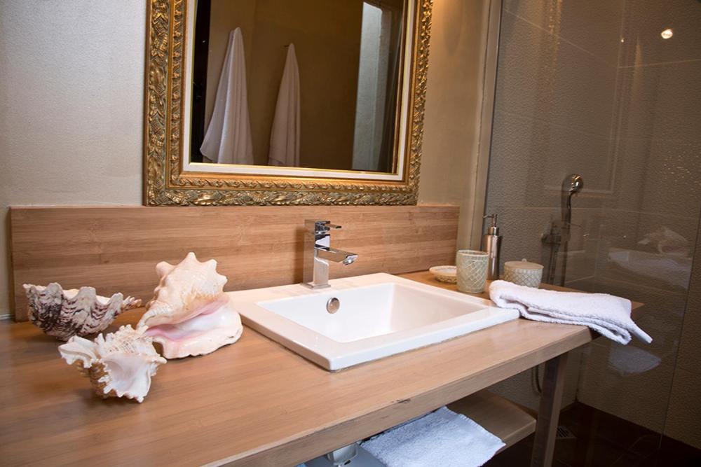 a bathroom with a sink and a mirror at Les Chambres de l'Abbaye in Marseille