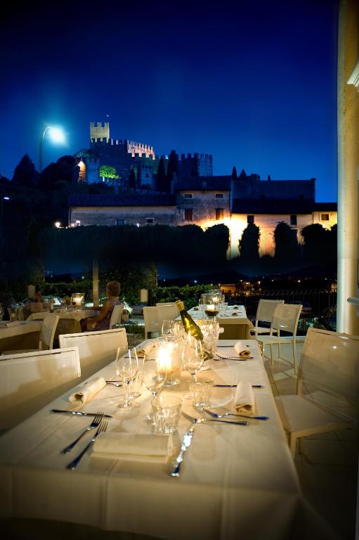 Restaurace v ubytování Locanda ai Capitelli snc di fiumicetti andrea