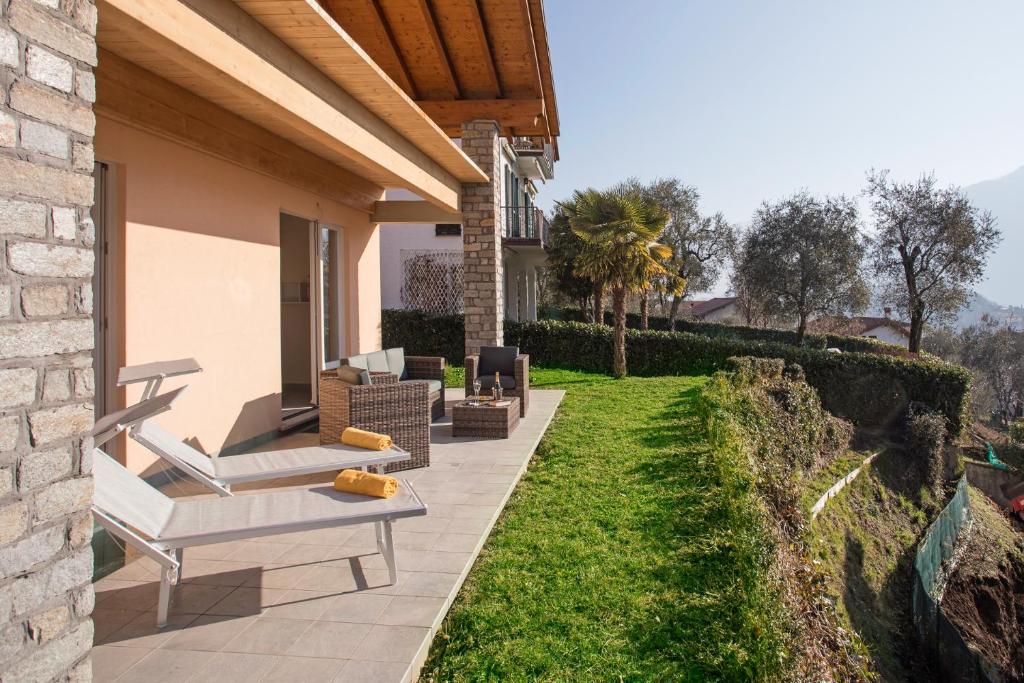 Zahrada ubytování Ossuccio Grande C home with pool sleeps 12 by Italian Apartments