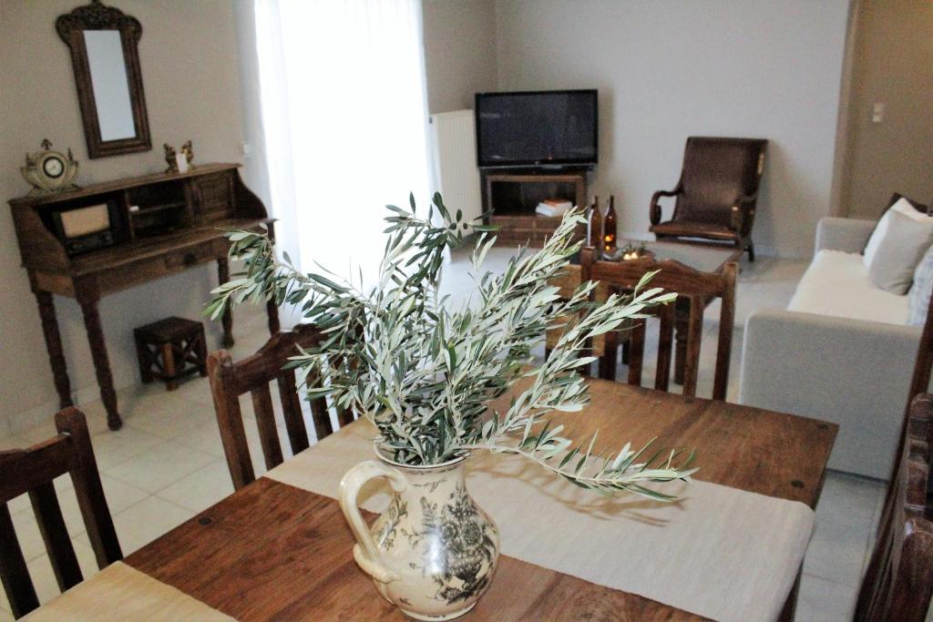 Telewizja i/lub zestaw kina domowego w obiekcie Mirthios Felicity Apartment