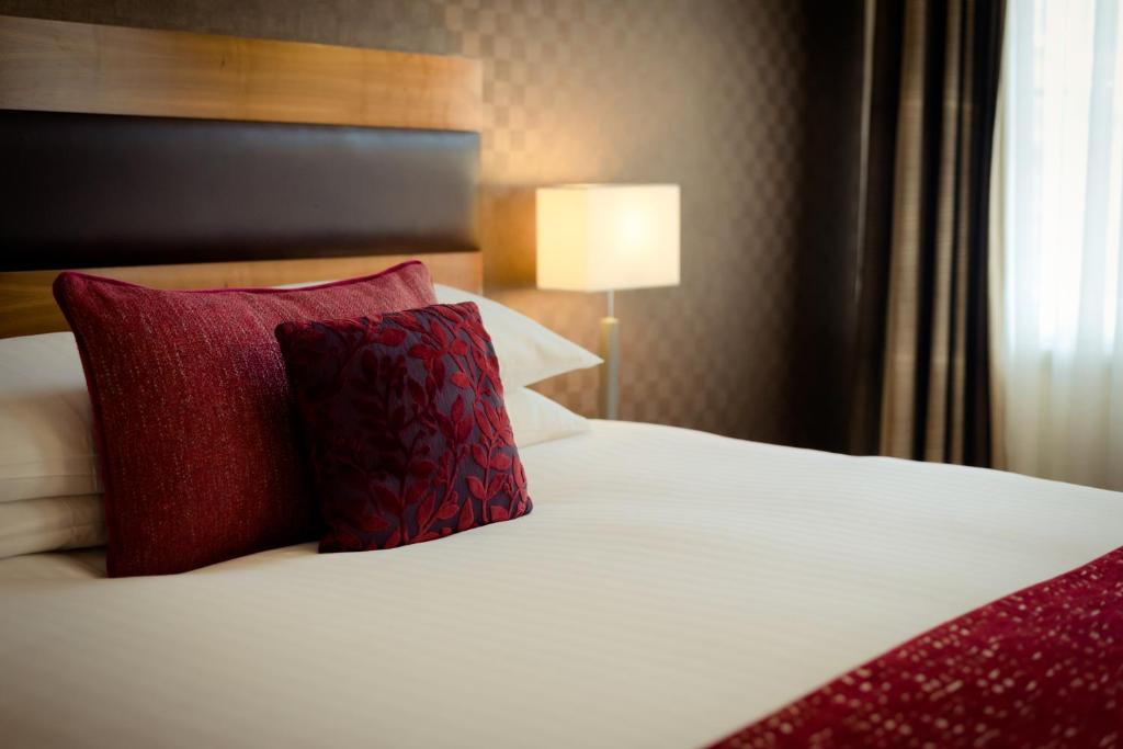 Postel nebo postele na pokoji v ubytování Leopold Hotel