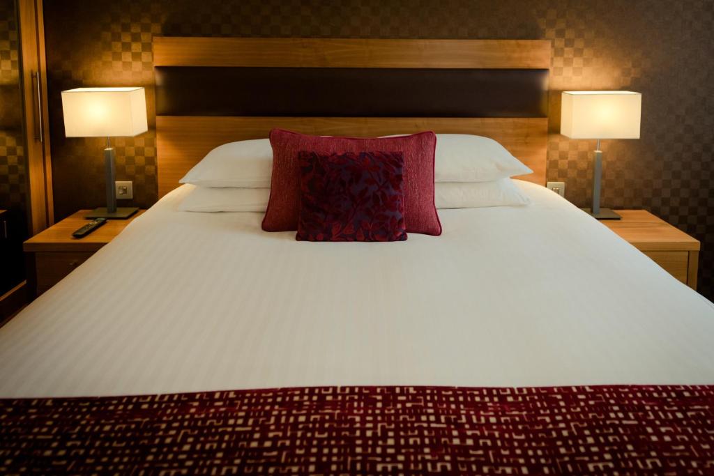Postel nebo postele na pokoji v ubytování Leopold Hotel
