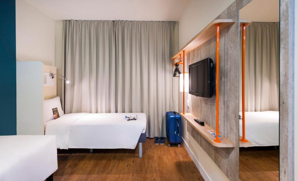 Ένα ή περισσότερα κρεβάτια σε δωμάτιο στο ibis budget Navegantes Itajai