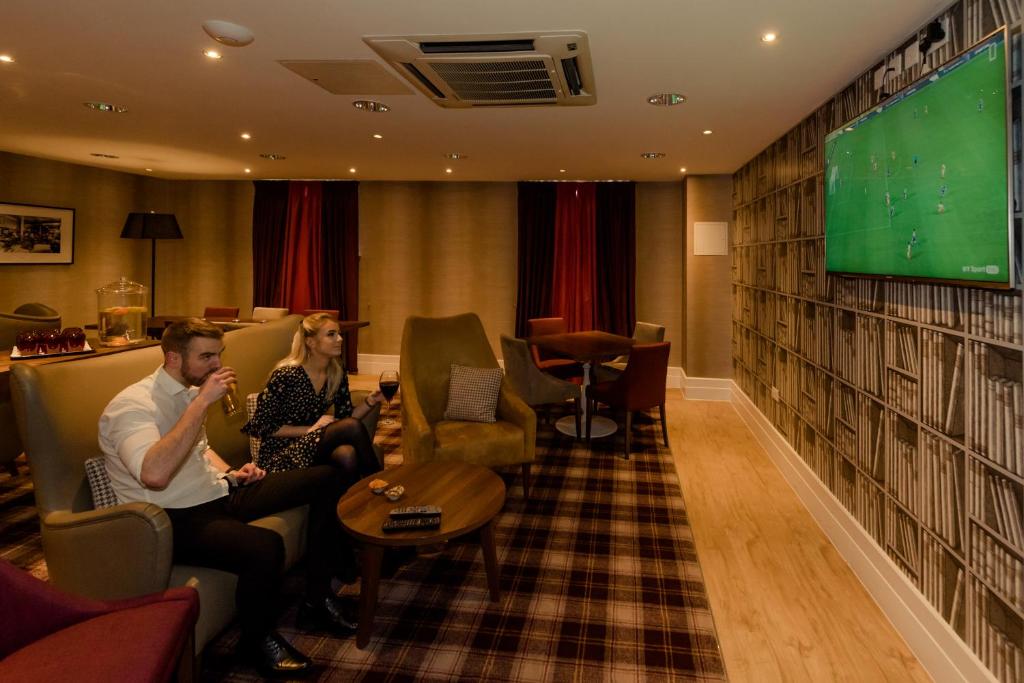 TV a/nebo společenská místnost v ubytování Leopold Hotel