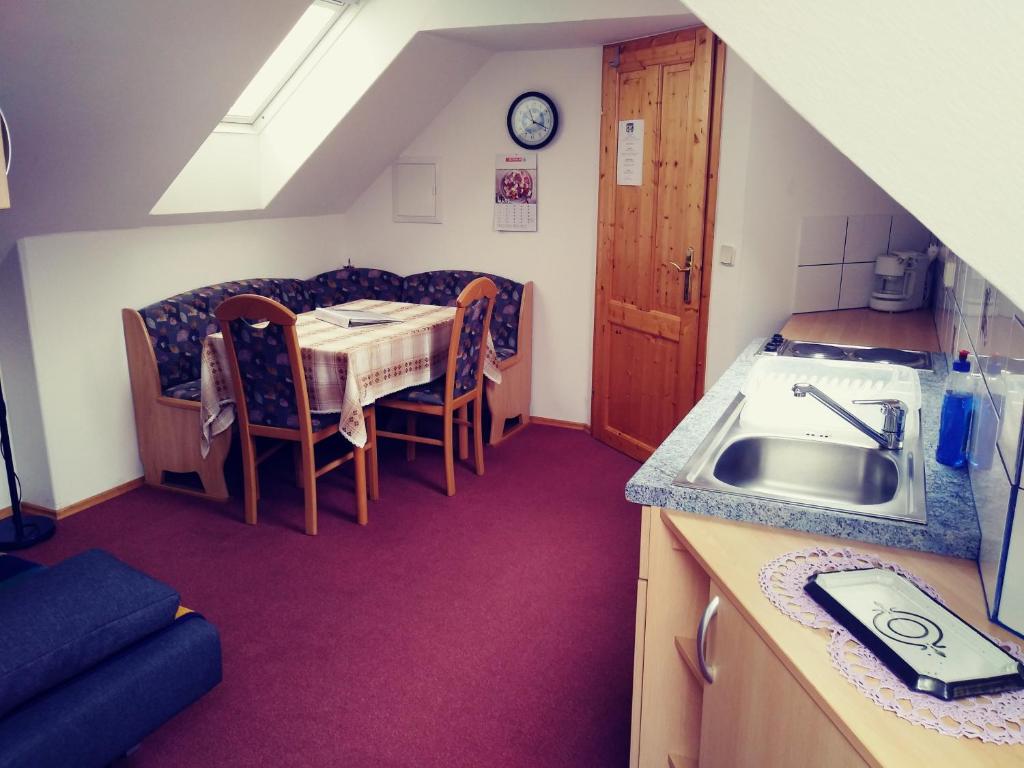 Kuchyň nebo kuchyňský kout v ubytování Gästehaus Hobelleitner