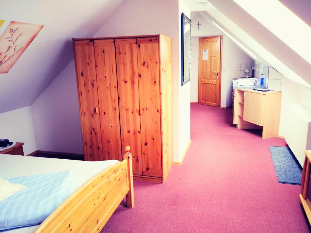 Postel nebo postele na pokoji v ubytování Gästehaus Hobelleitner