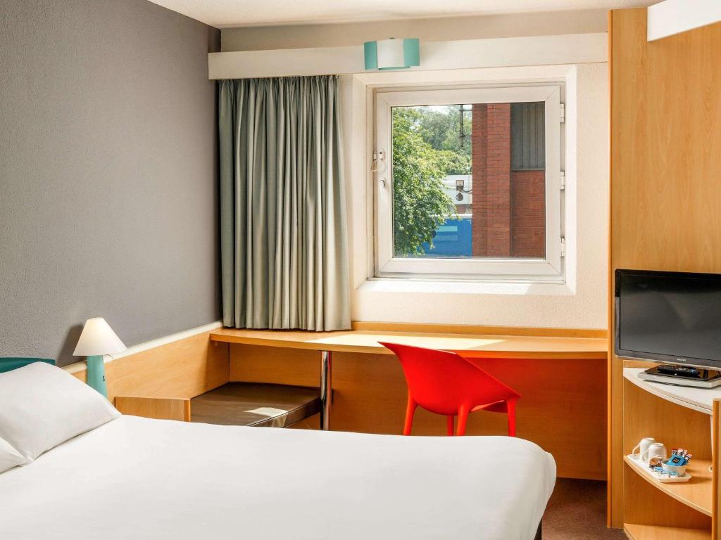 Postel nebo postele na pokoji v ubytování ibis Hull City Centre