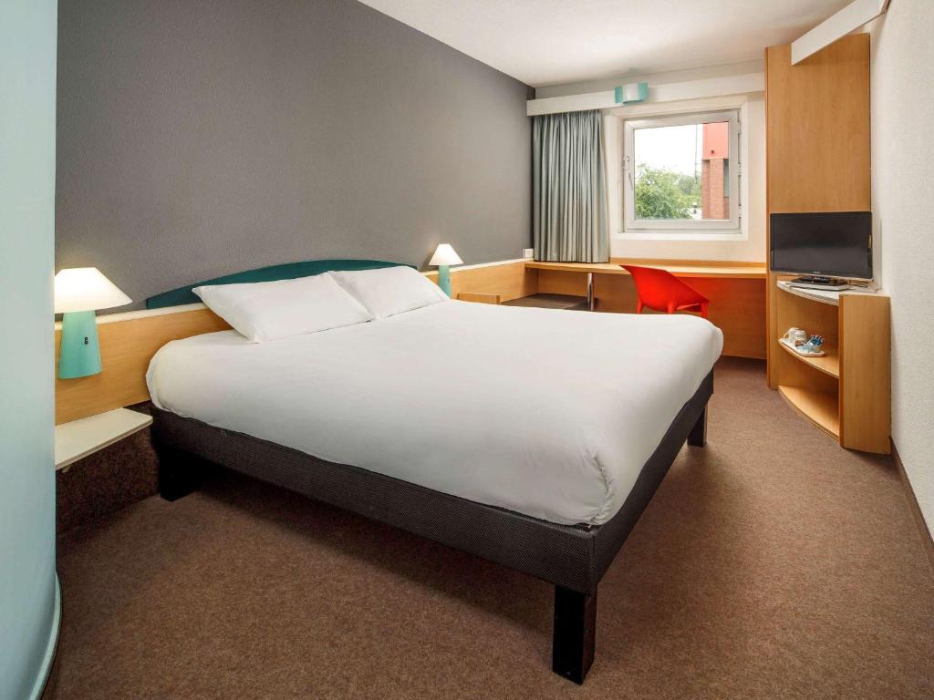 Postel nebo postele na pokoji v ubytování ibis Hull City Centre