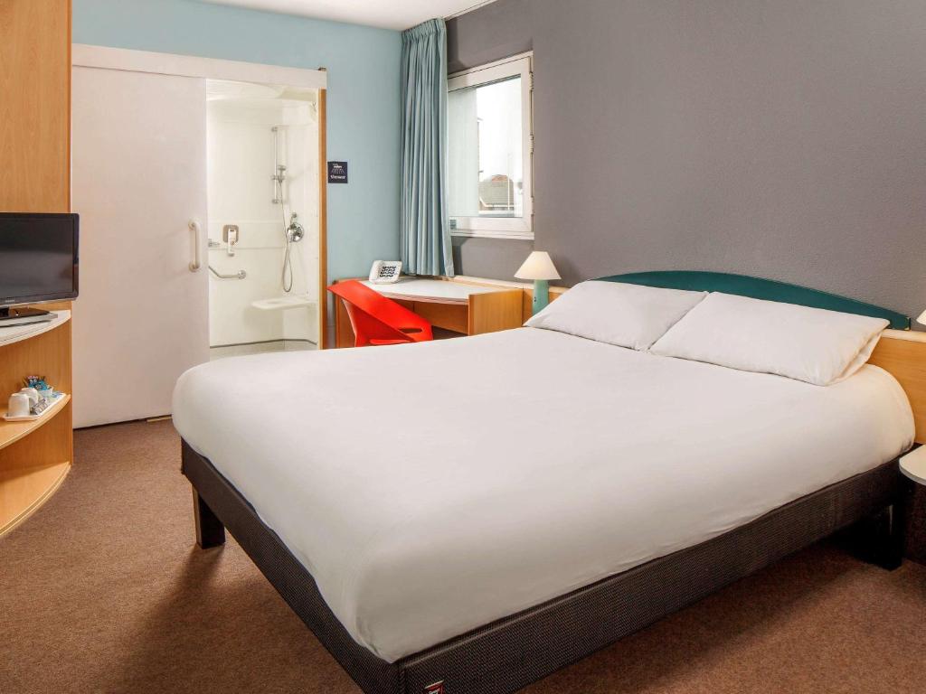 Postel nebo postele na pokoji v ubytování ibis Hull City Centre