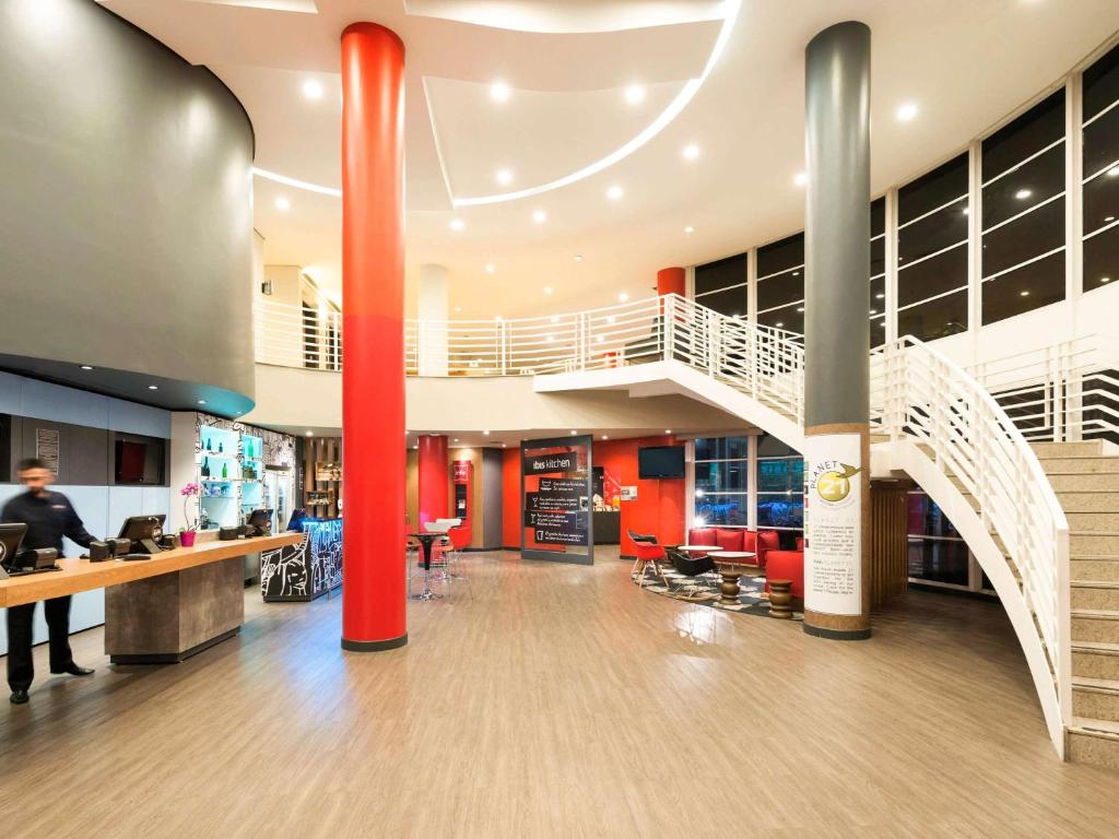 a lobby with a spiral staircase in a building at ibis Campinas in Campinas