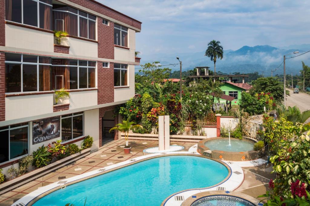 Вид на бассейн в Hotel Palmar del Río Premium или окрестностях
