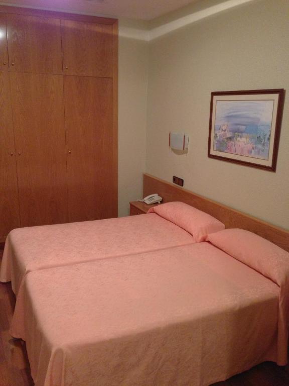 Postel nebo postele na pokoji v ubytování Hotel Pelayo