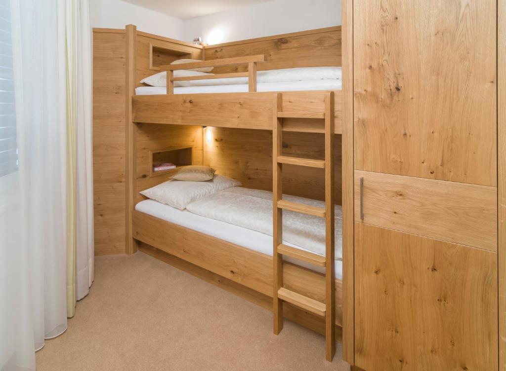 A bed or beds in a room at Pension Lärchenbrunn