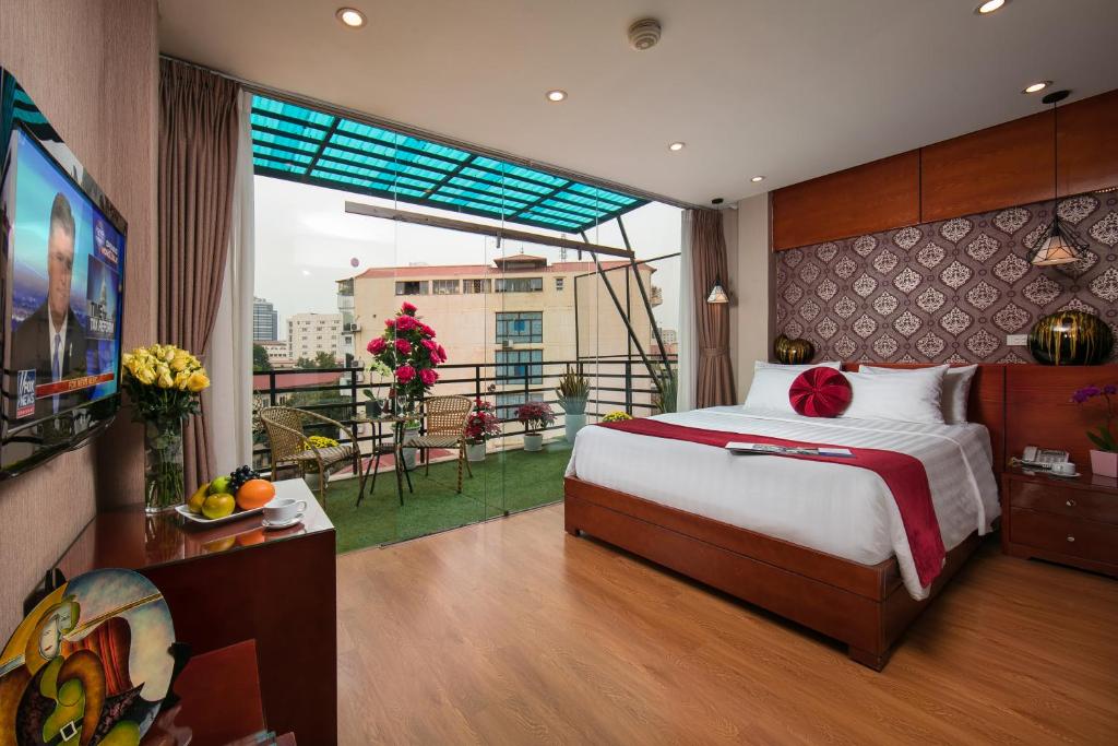 Postel nebo postele na pokoji v ubytování Hanoi Lotus Boutique Hotel