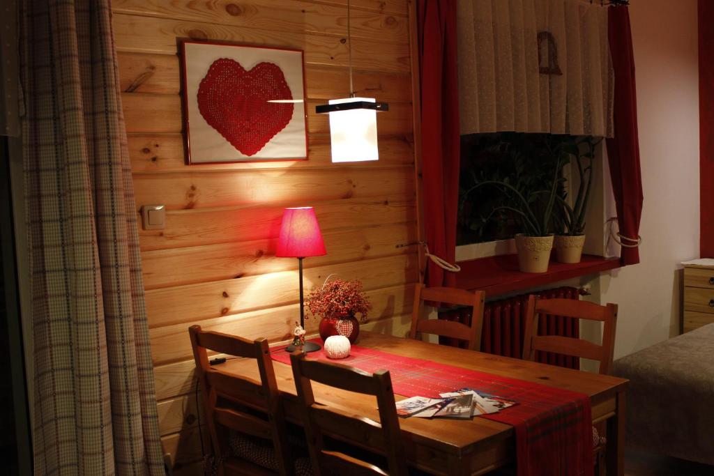 Willa Pod Aniołem - Pokoje Gościnne & Apartamenty z widokiem na góry - 1