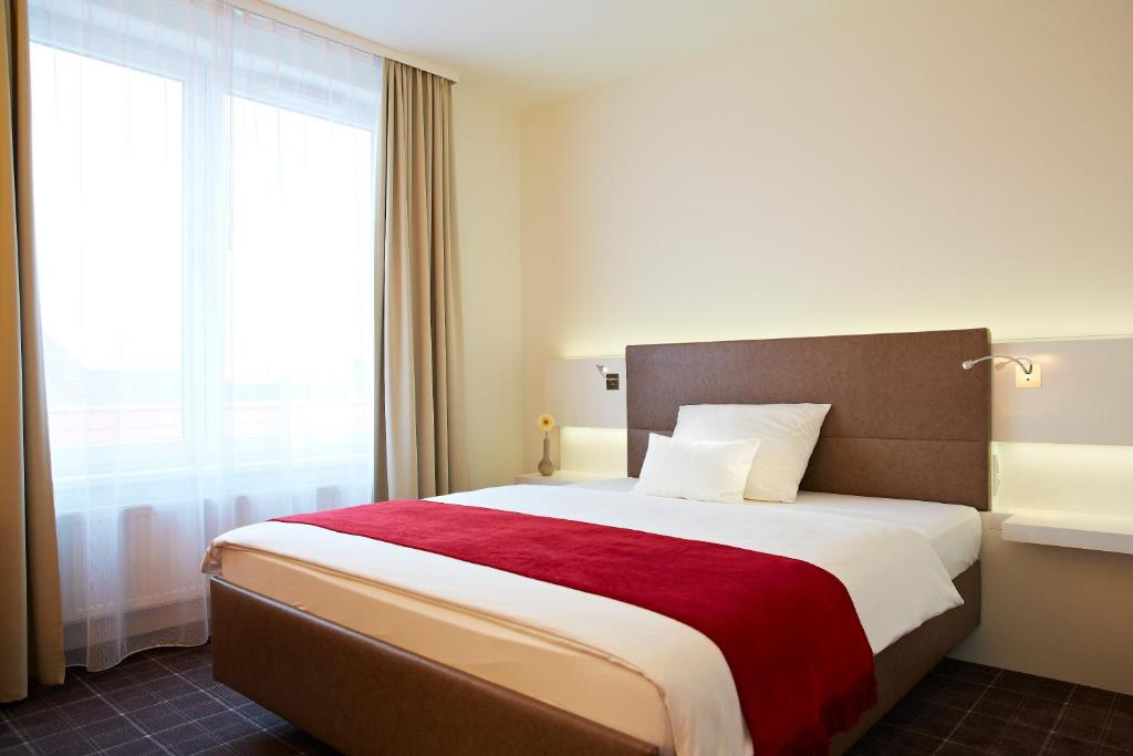 Postel nebo postele na pokoji v ubytování Landhotel Sonne