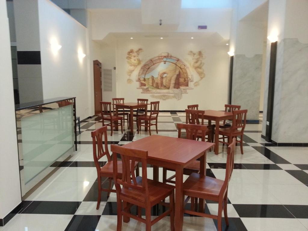 Restaurace v ubytování Serpa Hotel