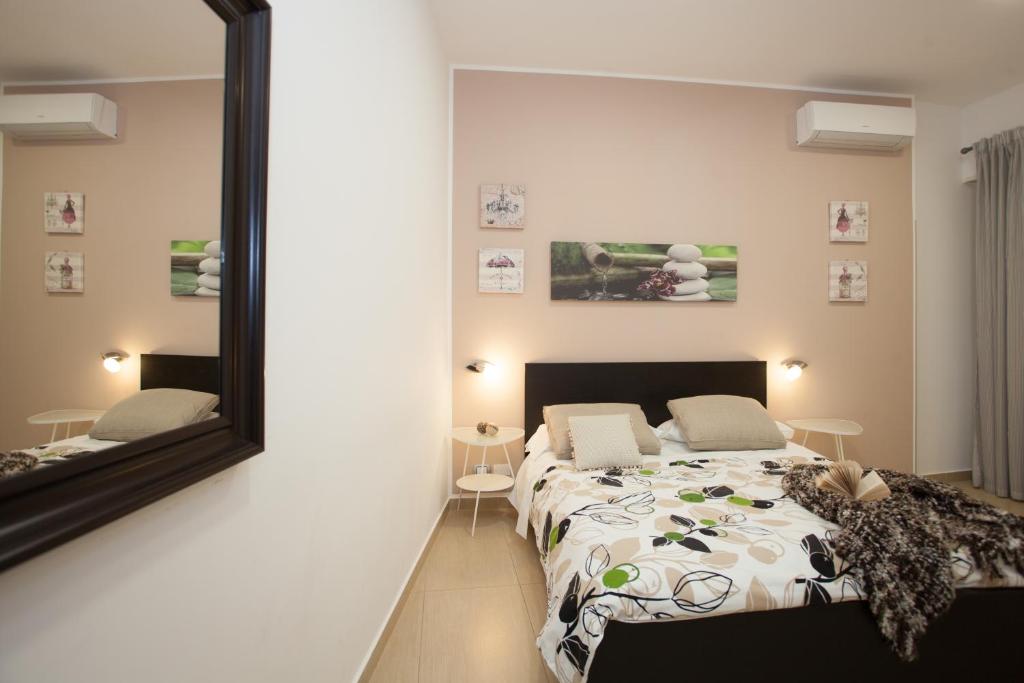 Postel nebo postele na pokoji v ubytování B&B Trio D'Archi - La Pilozza Infiorata