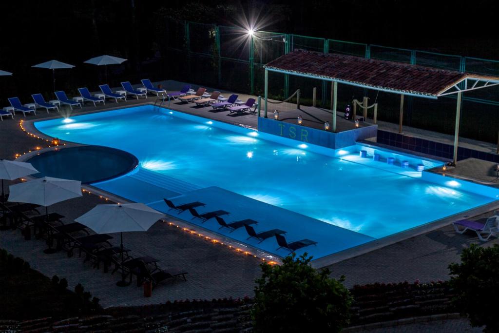 Bazén v ubytování Legends Tskaltubo Spa Resort nebo v jeho okolí