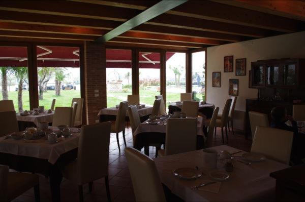 A restaurant or other place to eat at Agriturismo Le Campagnole
