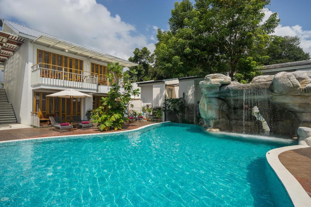 Bazén v ubytování White Sand Samui Resort nebo v jeho okolí