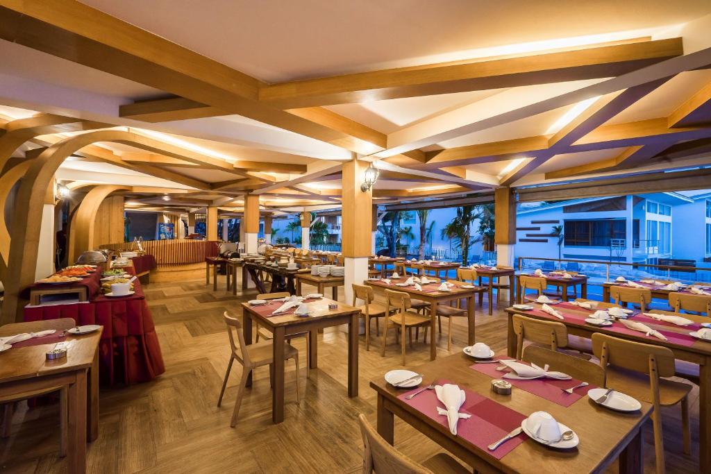 Restaurace v ubytování White Sand Samui Resort
