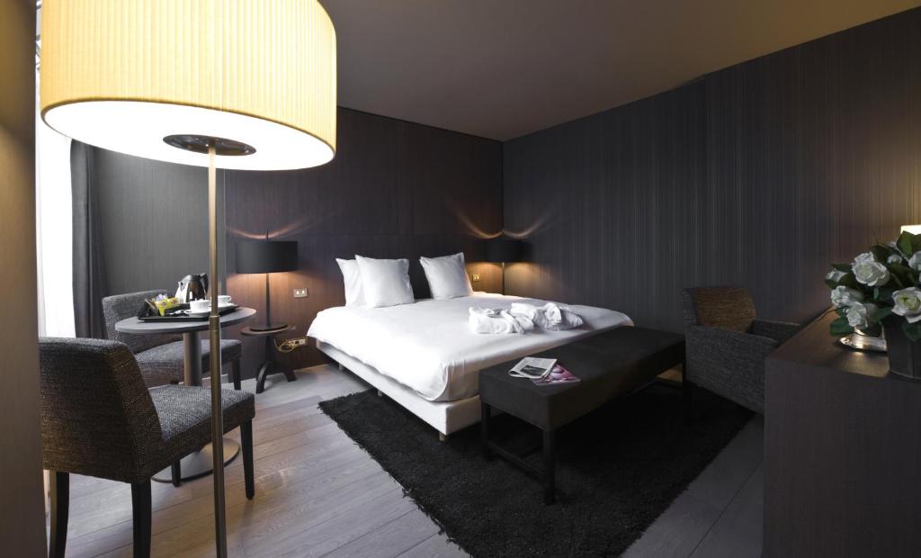 Postel nebo postele na pokoji v ubytování Flanders Hotel