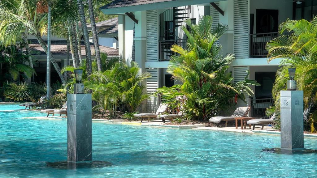 Bazén v ubytování Luxury Apartments at Temple Resort and Spa Port Douglas nebo v jeho okolí