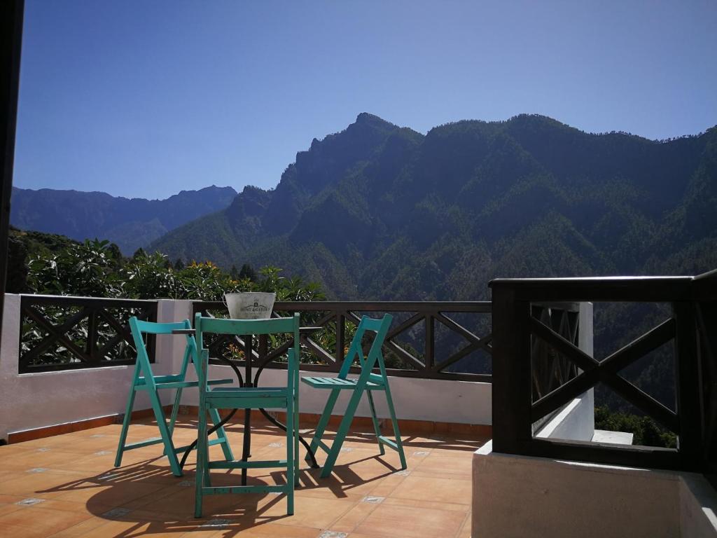 エル・パソにあるLa Haciendaの山々を望むバルコニー(椅子2脚、テーブル1台付)