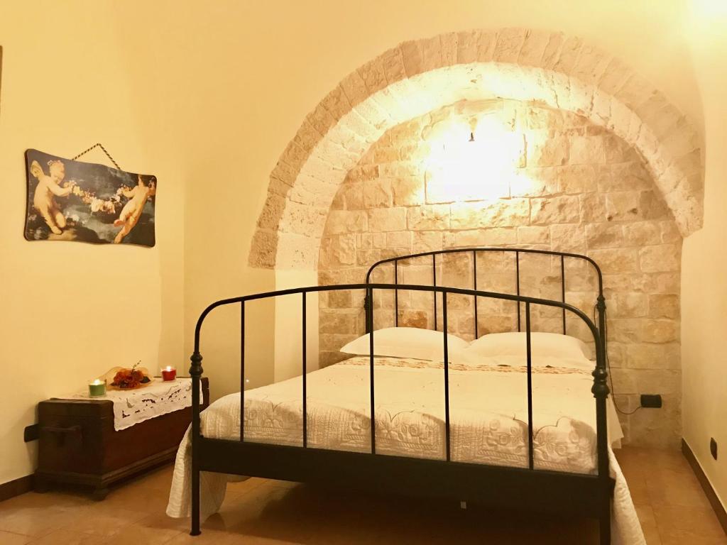 Łóżko lub łóżka w pokoju w obiekcie Trulli Fenice Alberobello