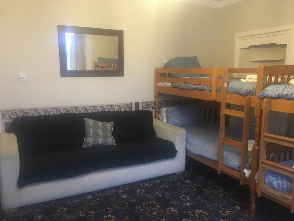 Postel nebo postele na pokoji v ubytování Arbour Guest House