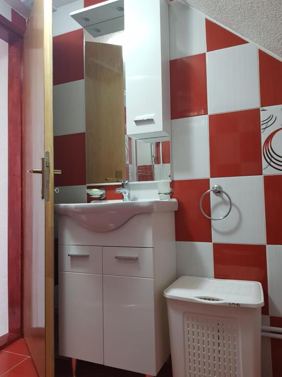 Koupelna v ubytování Deluxe Studio & Rooms Zarubica