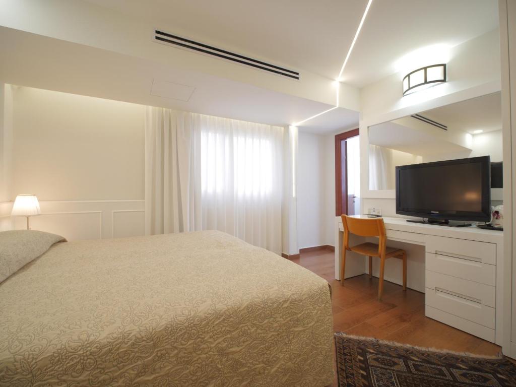 TV a/nebo společenská místnost v ubytování Margoa Hotel Netanya