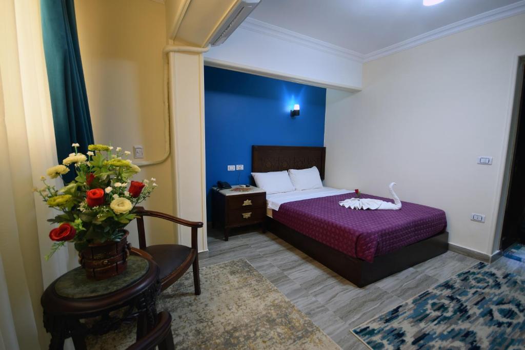 Llit o llits en una habitació de Amin Hotel
