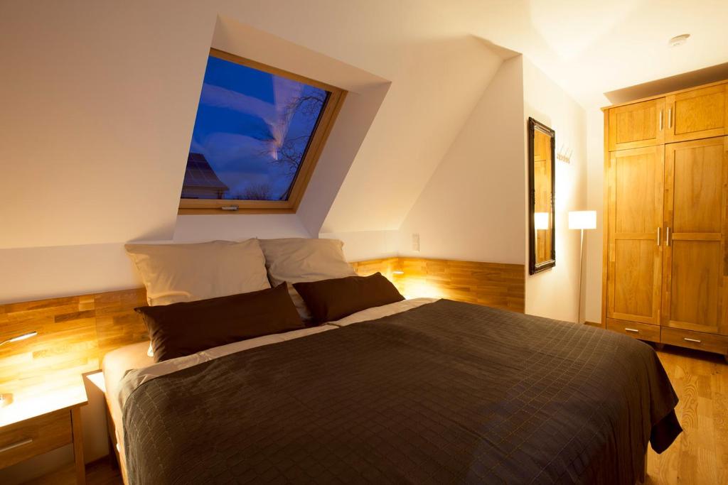 Postel nebo postele na pokoji v ubytování Arkona Residence